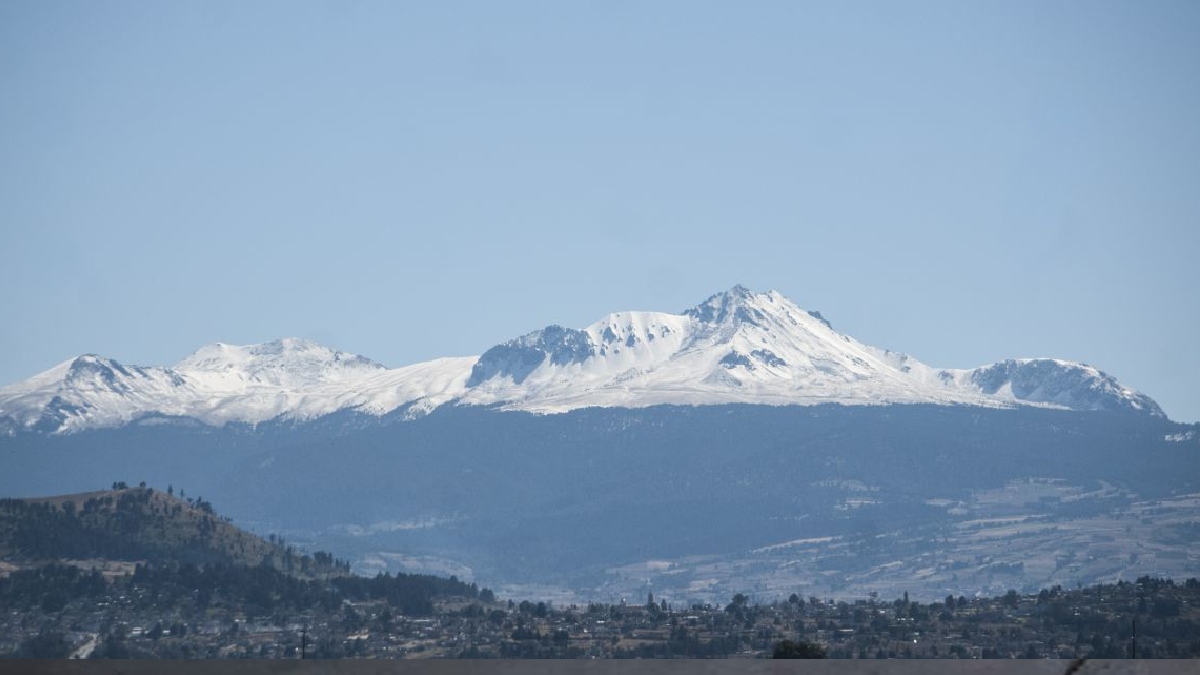 Nevado de Toluca se pinta de blanco, visitantes comparten fotografías