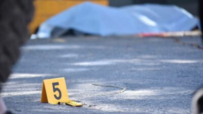 Entre la gente y a sangre fría, asesinan a hombre en Irapuato