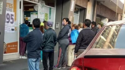 Puebla: Contagios COVID rebasan los 500 diarios; largas filas para pruebas