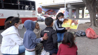 Querétaro: Comienzan las clases también en los semáforos