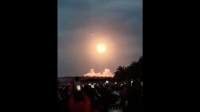 Video de "Sol artificial" de China se viraliza; sólo es un cohete despegando