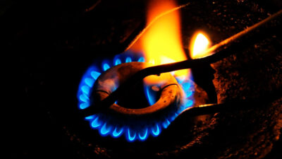 La flama de gas debe ser azul para evitar accidentes