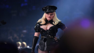 Madonna aparece con aspecto juvenil, recibe críticas y así responde