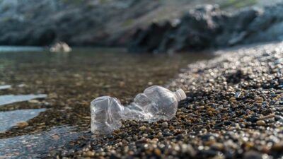 ONU inicia a negociación de tratado para combatir contaminación por plásticos
