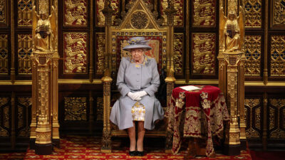 El contagio por COVID-19 de la reina Isabel II pone inquietos a todos