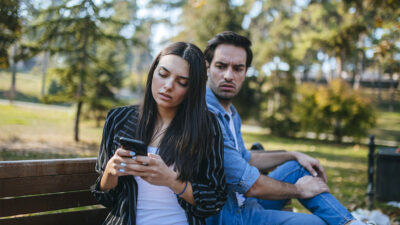 Violencia digital en noviazgo: formas habituales