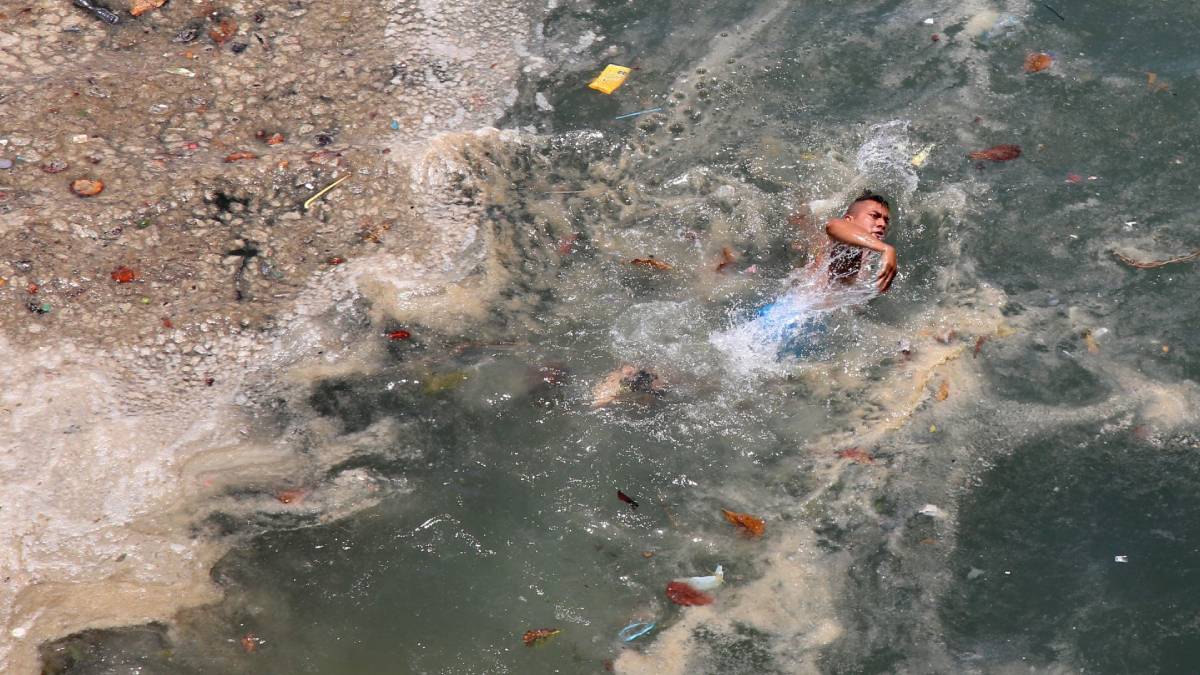 Nadar playas contaminadas
