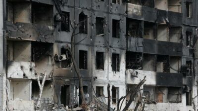 Mariupol, Ucrania, devastada tras ataques rusos; dron muestra imágenes