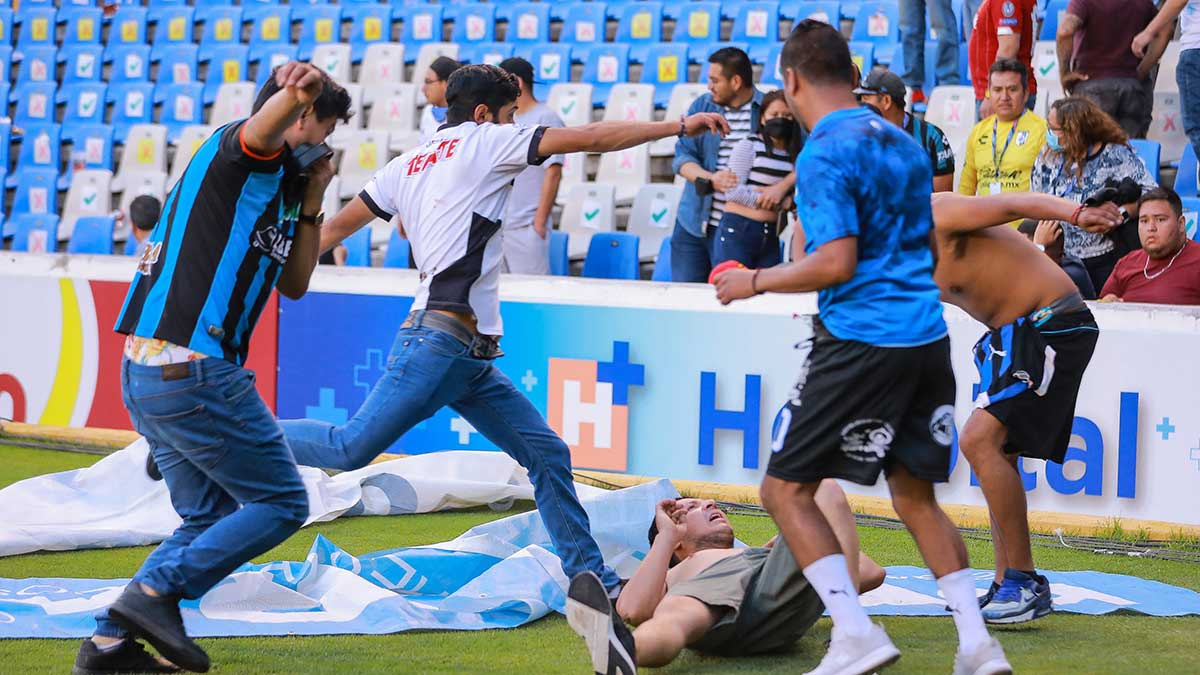 VIDEO: Suspenden partido de Querétaro vs Atlas por afición en la cancha