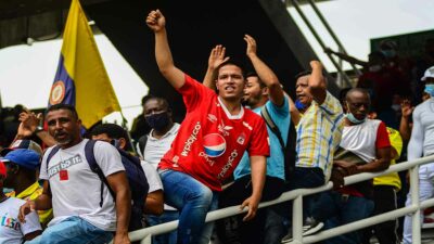 En Colombia, enfrentamiento entre aficionados deja un muerto