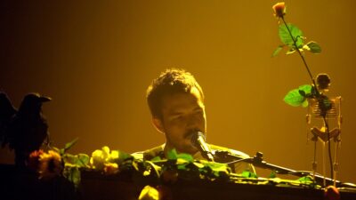 Brandon Flowers, de The Killers, conquista a los mexicanos cantando tema de Luis Miguel