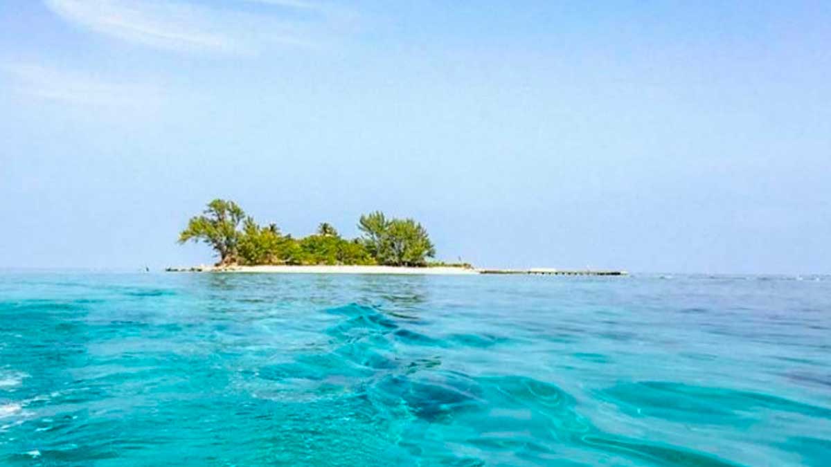Isla de Enmedio: paradisiaco sitio turístico comparado con playas del Caribe