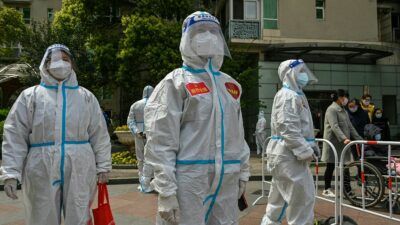 Shanghái, China, endurece confinamiento por peor brote de COVID en 2 años