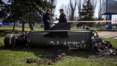 Bombardeo a estación de tren en Ucrania deja 35 muertos