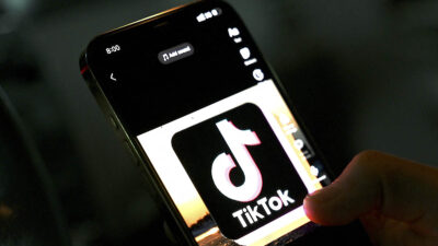 TikTok: se hace viral caída de joven a un barranco en medio de la noche