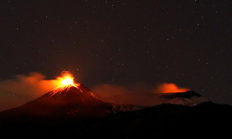 Etna volcano: in Italy they captured a powerful eruption;  There was lava and ash