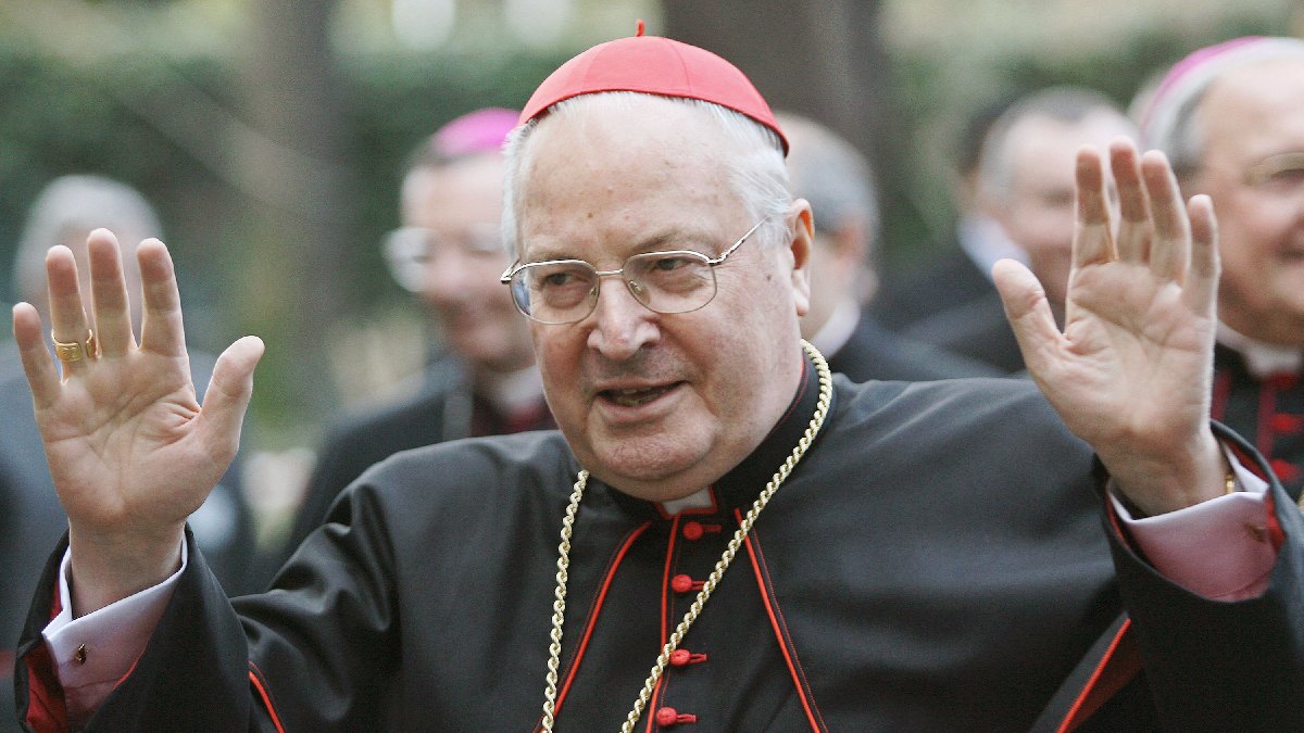Fallece el cardenal Angelo Sodano, secretario de Estado de dos Papas