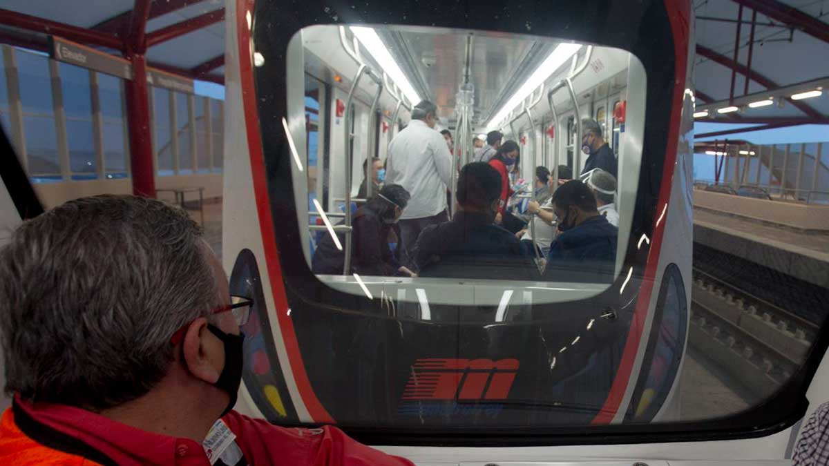 En Nuevo León graban a hombre orinando en vagón del Metrorrey; ve video