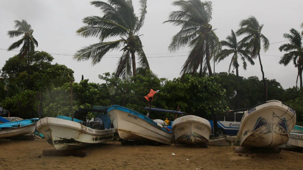 El huracán Agatha sube a categoría 2 en el Pacífico de México