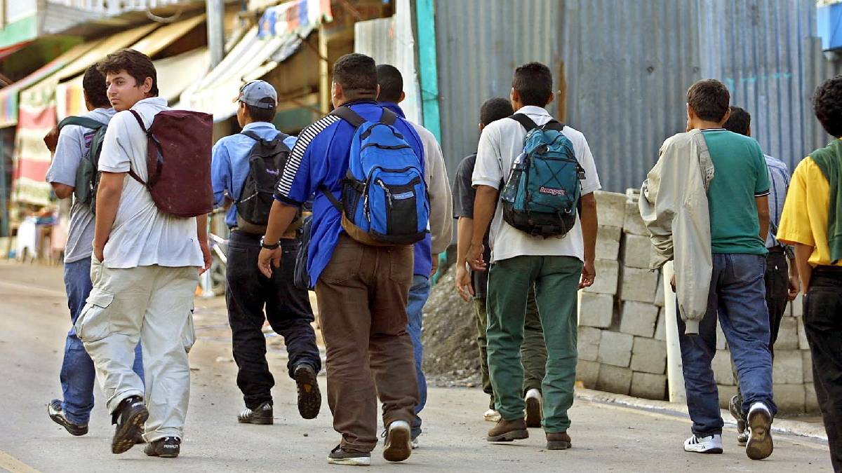 ¡No va más! Corte Suprema de EU confirma suspensión de política migratoria de programa “Quédate en México”
