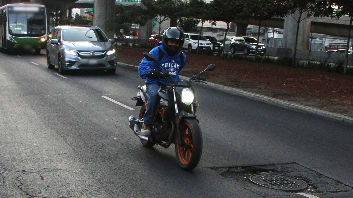 Se le puso enfrente y la aventó: ladrón tira a mujer de su motoneta para robársela en Ecatepec