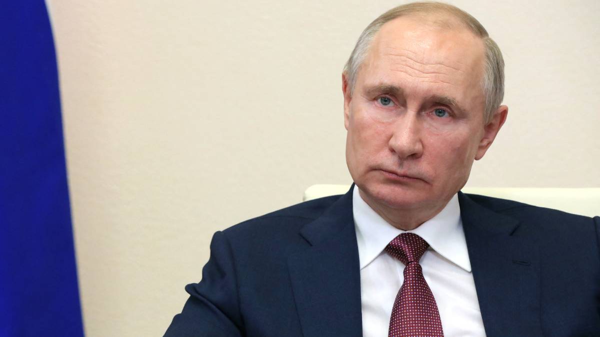 Vladimir Putin podría ser intervenido por cáncer y dejar el poder, según reportes