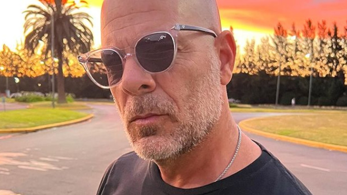 El doble argentino de Bruce Willis es tan parecido que hasta Dua Lipa y más famosos lo han confundido