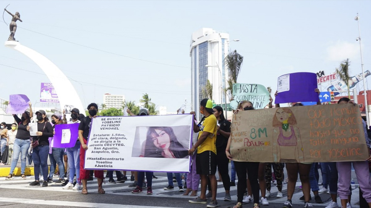 Familiares y amigos de Yoseline Patricio bloquearon la carretera México-Acapulco para demandar la búsqueda de la menor de edad.