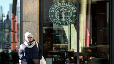Starbucks abandona Rusia y cierra 130 locales bajo su marca