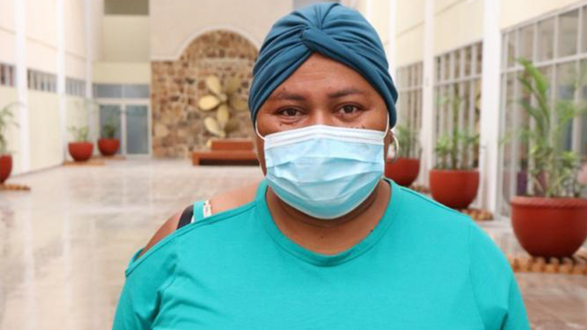 Extraen enorme tumor abdominal a paciente en Campeche. Foto: IMSS