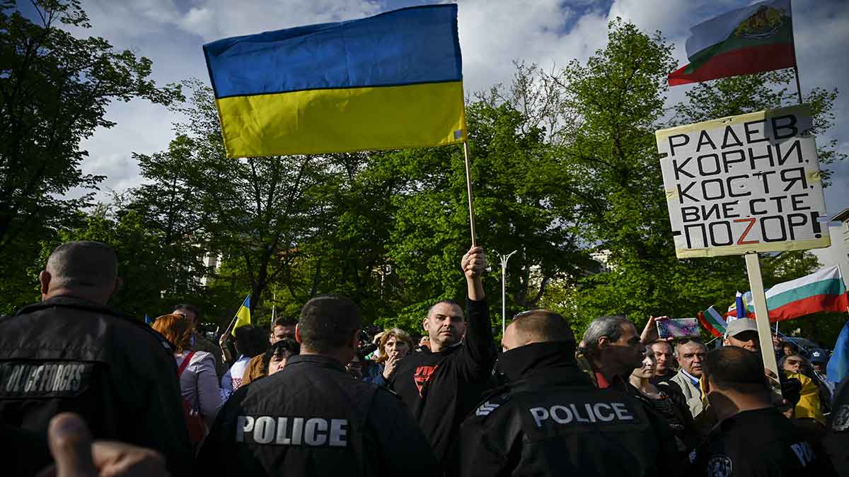 Mientras conflicto sigue, Ucrania da prórroga a la ley marcial un mes