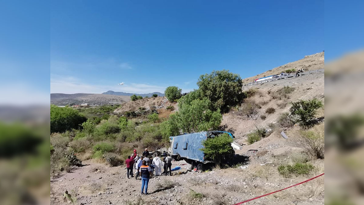 San Luis Potosí: Autobús cae a barranco de Mexquitic de Carmona; hay 6 muertos