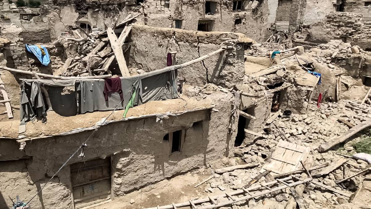 Siguen las tareas de rescate en Afganistán tras el sismo de 5.9 grados que dejó al menos mil muertos