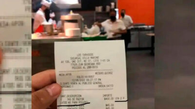 Cancún: Mesero llama “piojos” a clientes de taquería; situación es viral