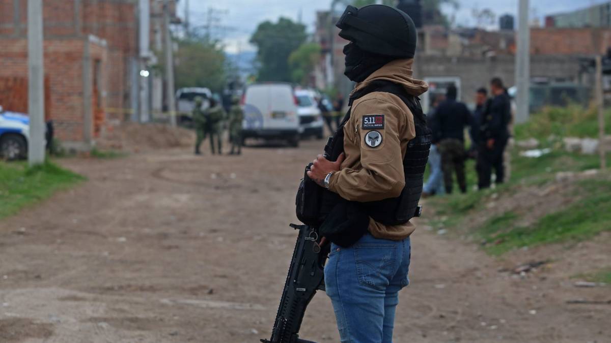 Tras enfrentamiento en El Salto, Fiscalía de Jalisco halla armamento y equipo táctico