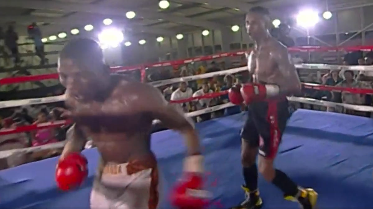 El boxeador Simiso Buthelezi muere tras aterrador incidente en el ring, soltó golpes al aire sin nadie enfrente