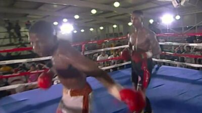 Boxeador pierde el sentido de orientación y sigue peleando sin tener a nadie enfrente: VIDEO
