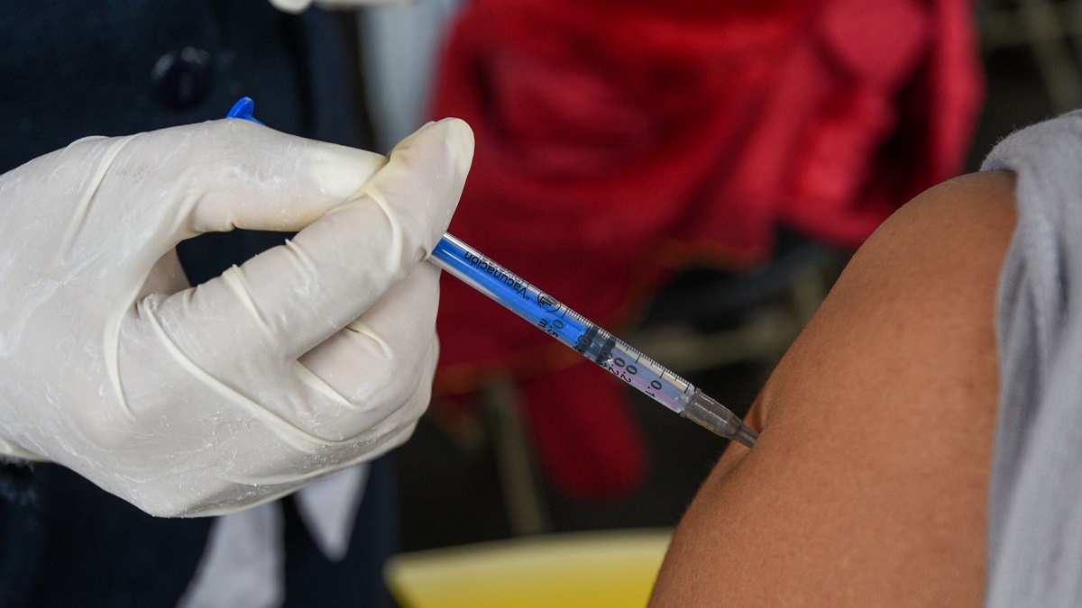 ¿Te falta una vacuna? Ahora que subieron casos de COVID, ve dónde aplicártela en CDMX la siguiente semana