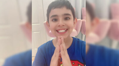 Gabriel, el niño viral, aplica uñas a cambio de botellas de agua para Monterrey