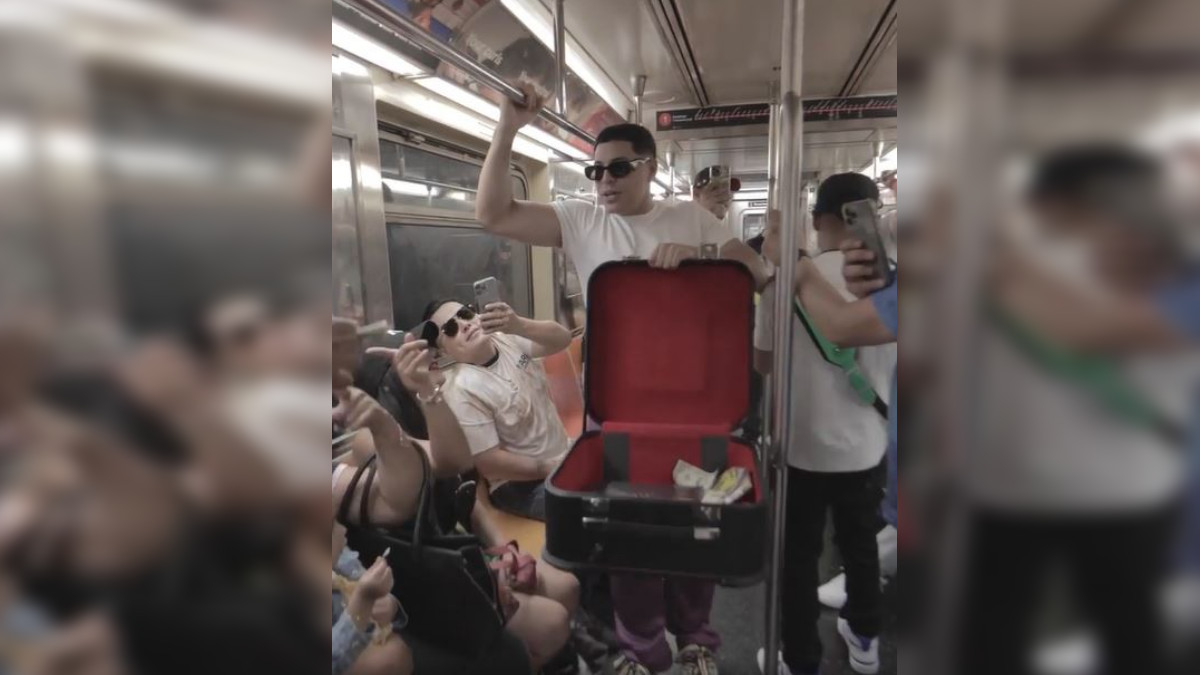 Grupo Firme se luce en Metro de Nueva York; cantan en pleno vagón