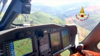 Helicóptero en Italia se cae; encuentran a 7 víctimas en zona boscosa