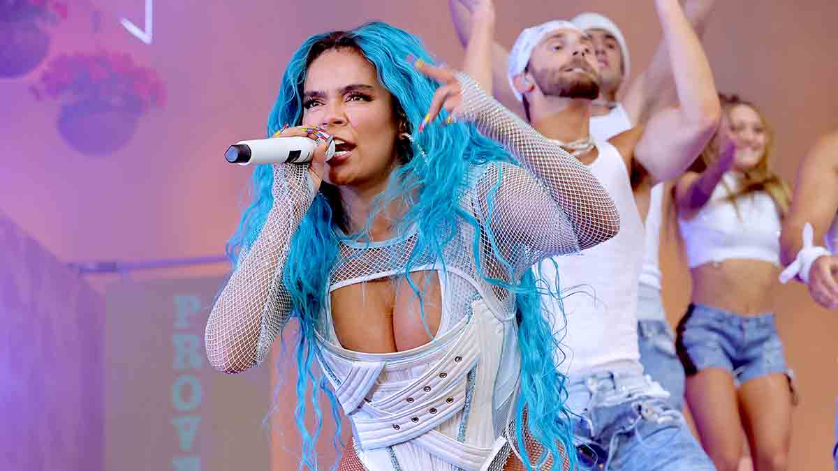 “Si no te gusta el show, te puedes ir”: comparan a Karol G con Belinda y Lucía Méndez tras altercado con fans en concierto