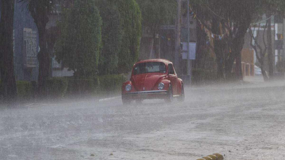 Llueve fuerte en la CDMX; se registran inundaciones y tráfico
