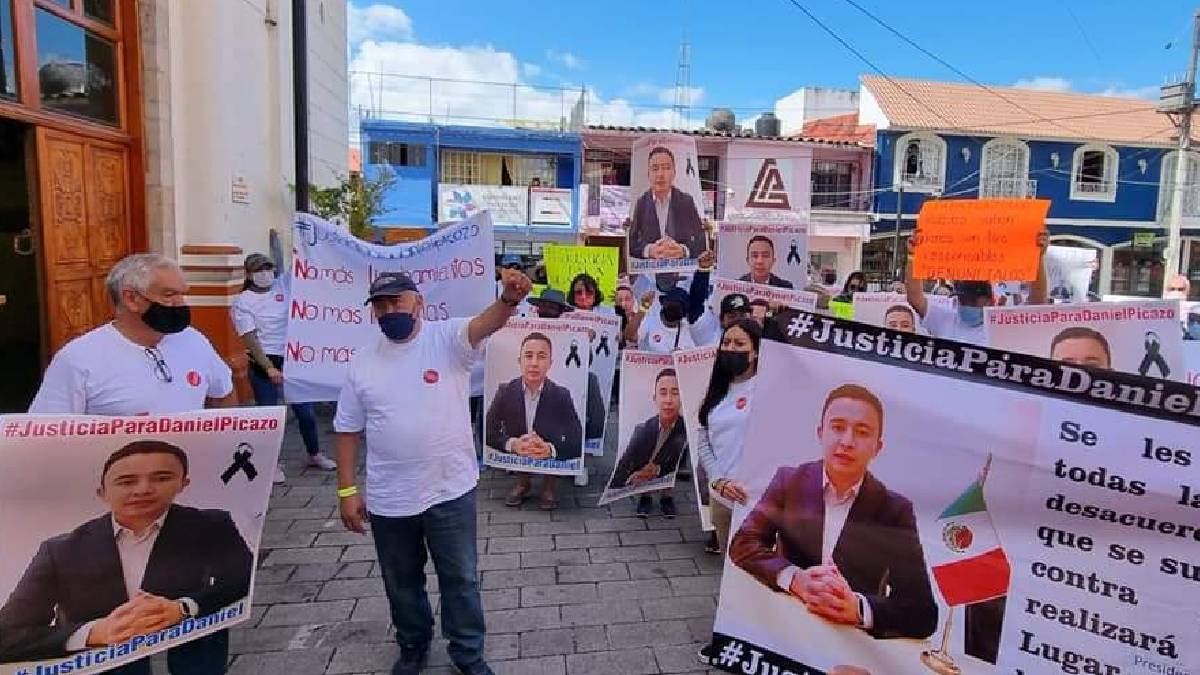 Familiares se manifestaron para buscar justicia para Daniel Picazo; se reunieron con el alcalde de Huauchinango