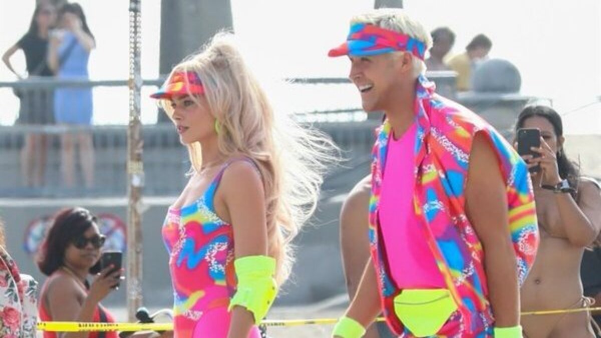 Margot Robbie y Ryan Gosling lucen despampanantes atuendos desde el set de “Barbie”; mira las nuevas fotos y un video inédito