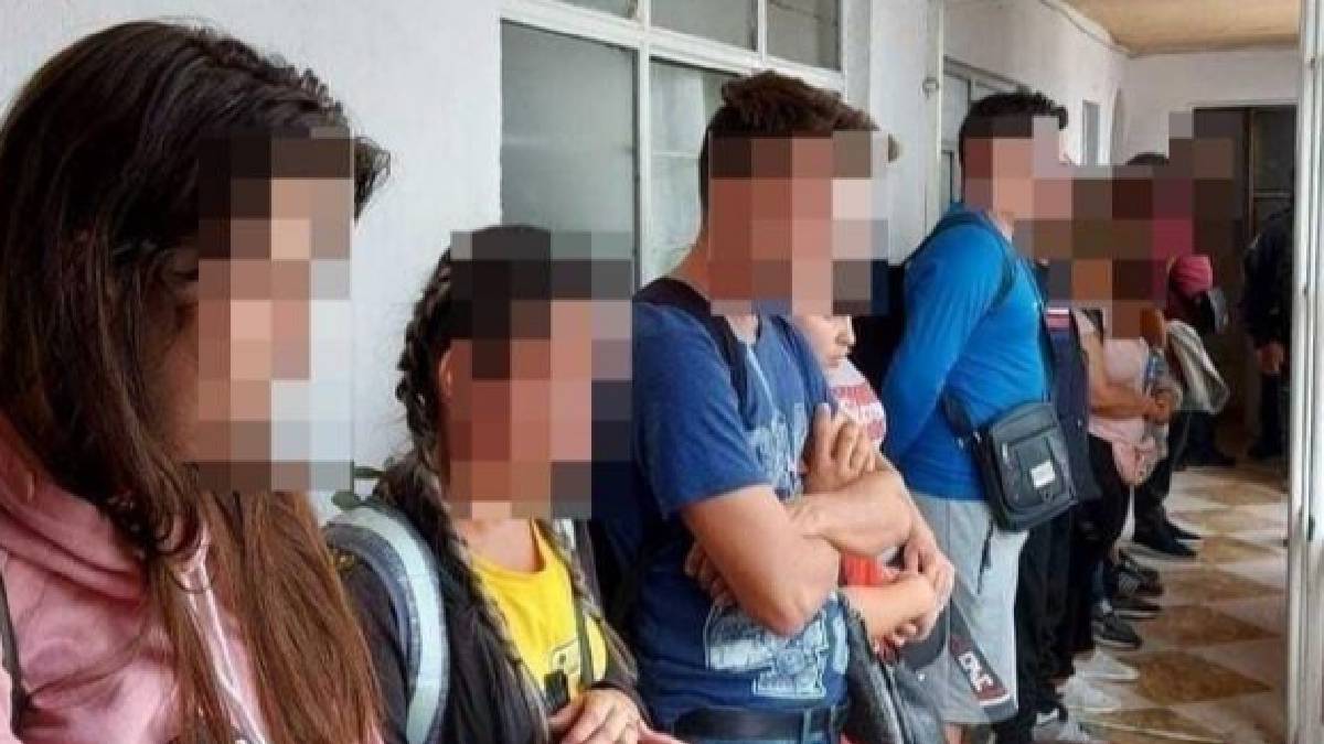 Aseguran a 69 migrantes ocultos en un hotel en Puebla