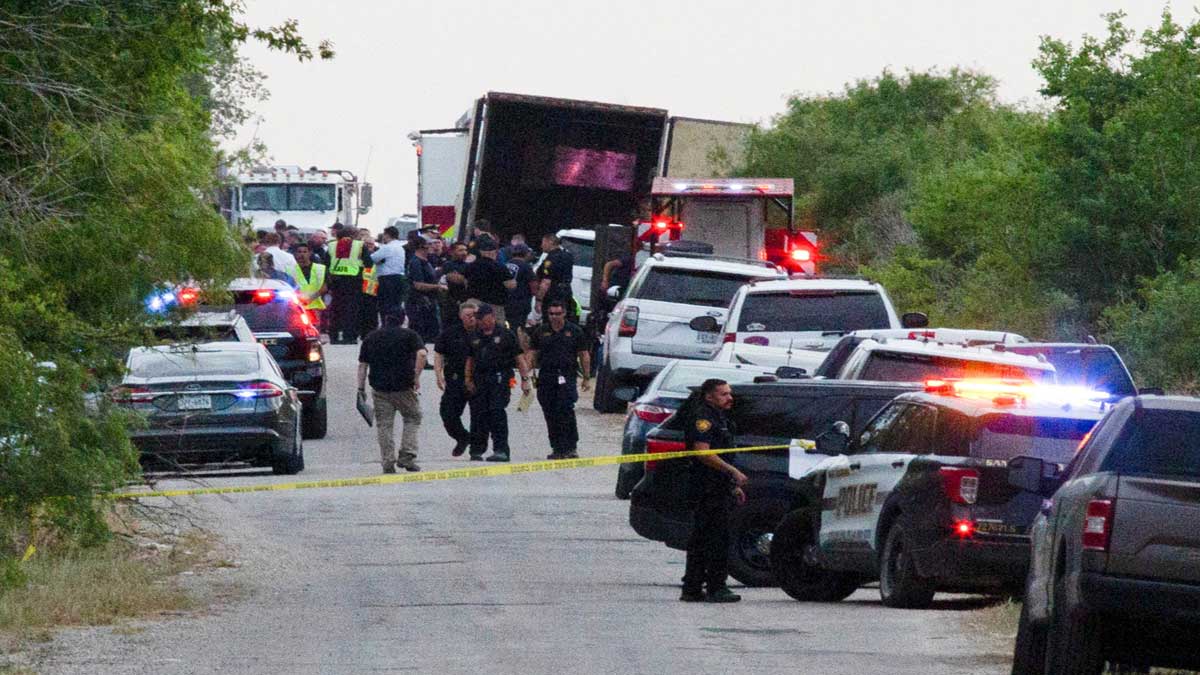 Sube a 53 número de migrantes fallecidos en tráiler de Texas; 40 eran hombres y 13 mujeres