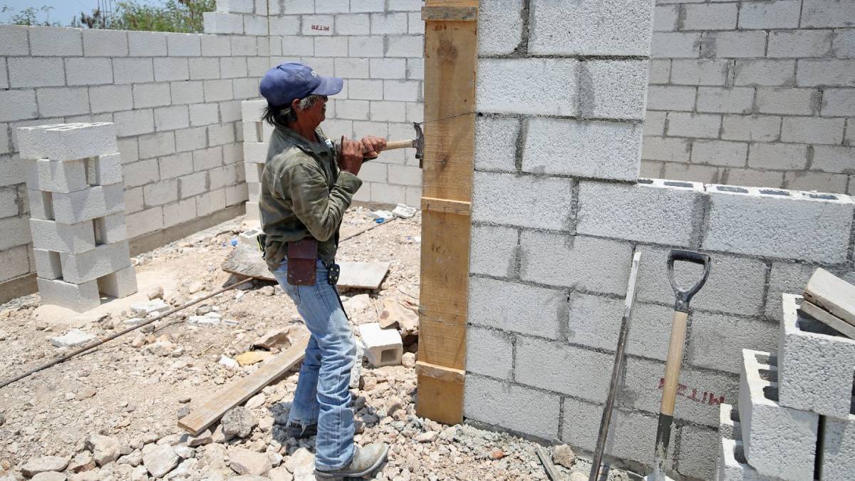 Joven español muestra casas en obra negra y dice que son aldeas superantiguas de México