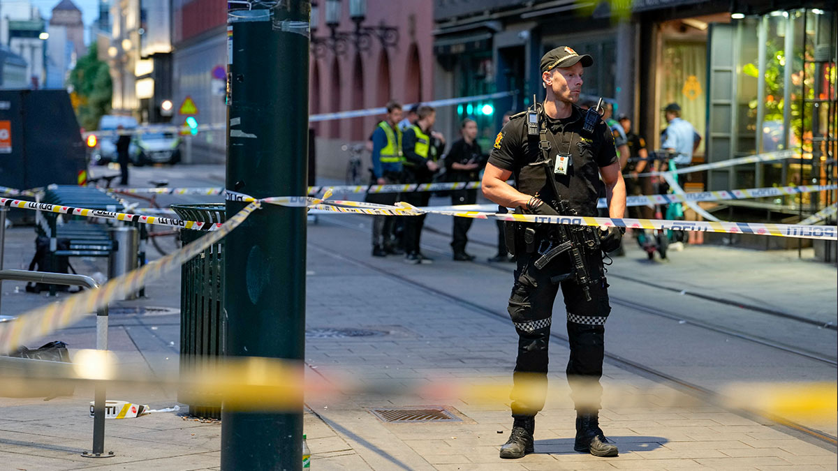Dos muertos y 21 heridos por tiroteo en el centro de Oslo; hay un detenido
