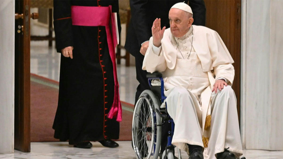 Frágil estado de salud del Papa alimenta rumores sobre una posible dimisión